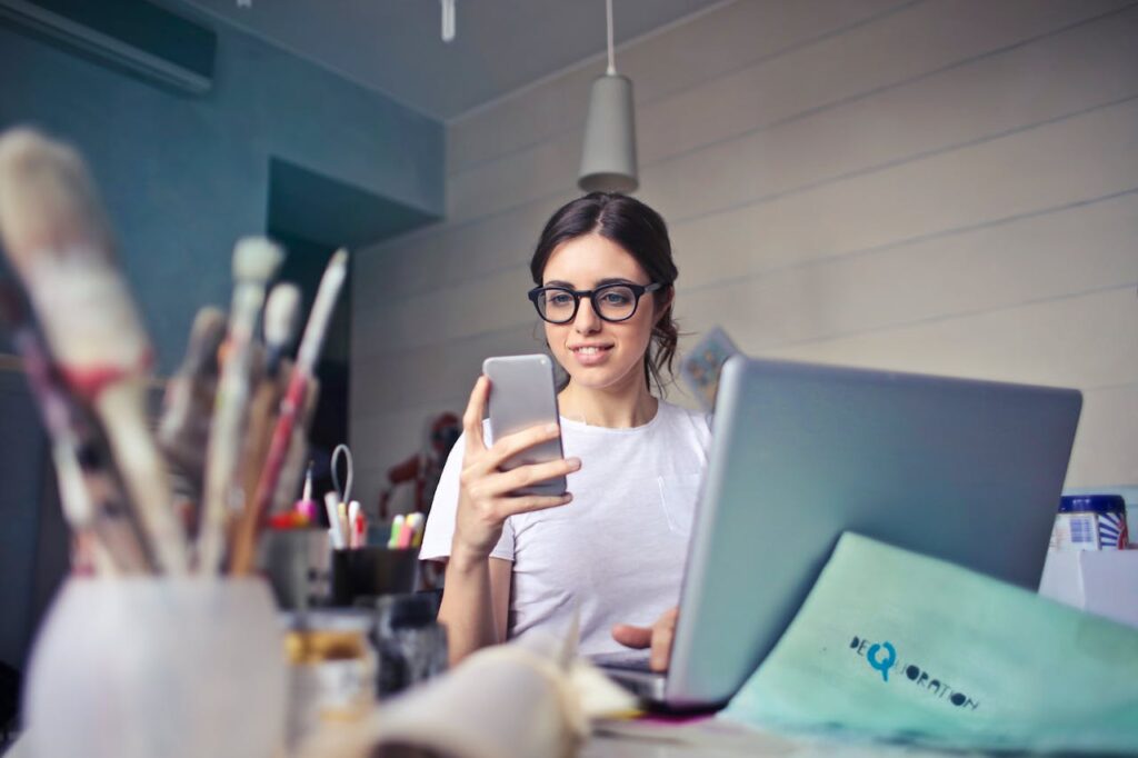 A LADY DOING SOMETHING IN THE PHONE